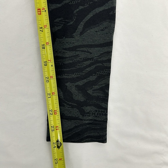 Gymshark Adept Seamless Animal Print Jacquard Pattern Leggings - Picture 3 of 9